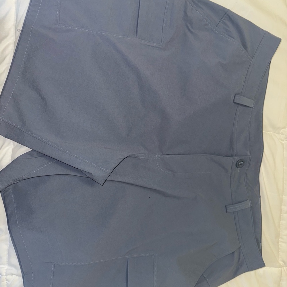 Under Armour Gray Cargo Shorts Lightweight Knee-Length